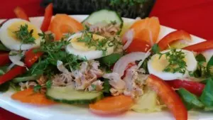 Gemüsesalat mit viel Gemüse