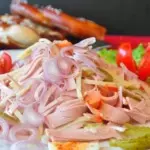 Aufgepeppter Fleischsalat Wurstsalat