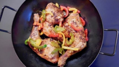 Hähnchenschenkel aus dem Ofen mit Paprika 6 Hähnchenkeulen