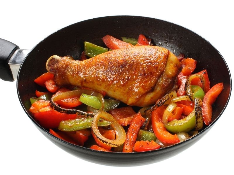 Knusprige Hähnchenschenkel mit Paprika im Backofen 1