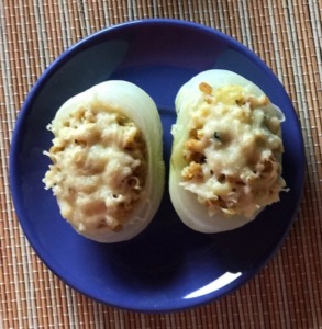 Gefüllte Zwiebeln mit Grünkern: gesund und vegetarisch 2 gefüllte Zwiebel mit Grünkern