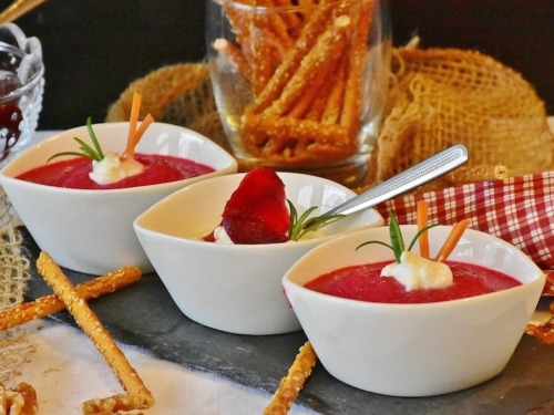 Omas süße Kaltschale mit Rotwein 3 Rotweinsuppe als Vorspeise