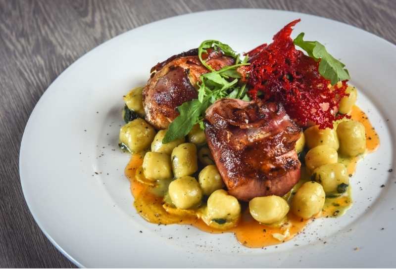 Schweinefilet im Speckmantel mit Steinpilzen 1