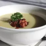 Kartoffelsuppe in der Schale