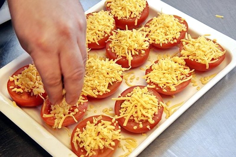 Gefüllte Tomaten überbacken | Oma Kocht