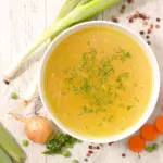 Rinderbruehe-fleischbruehe-omas-rezept-suppe