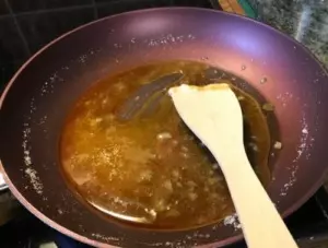 Zucker in der Pfanne