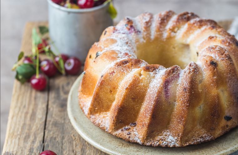 Bierkuchen mit Kirschen