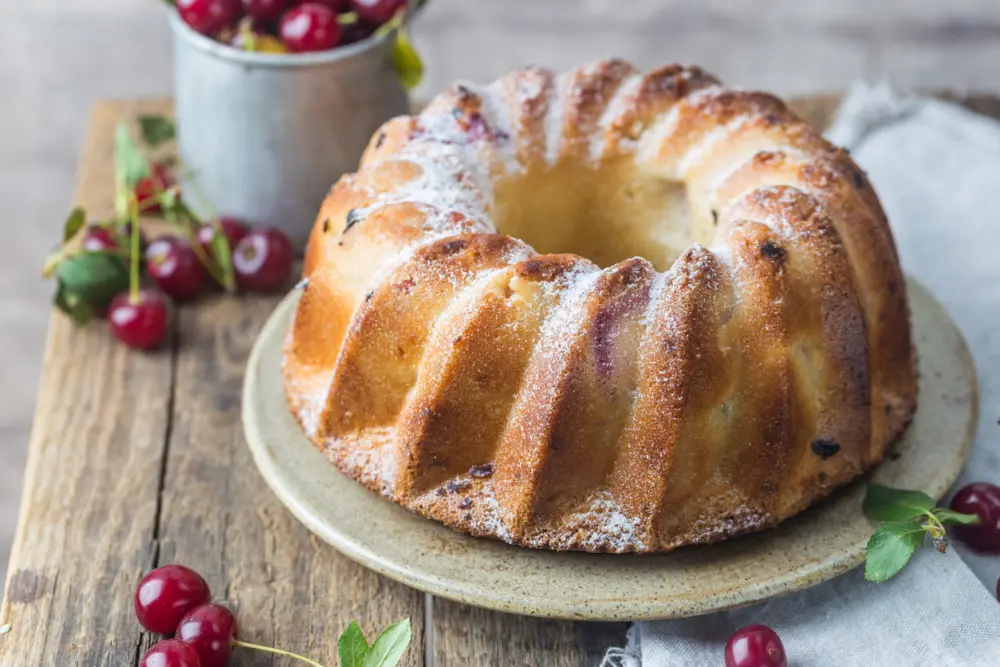 Omas saftiger Bierkuchen mit Cocktailkirschen 47 Omas saftiger Bierkuchen mit Cocktailkirschen 1