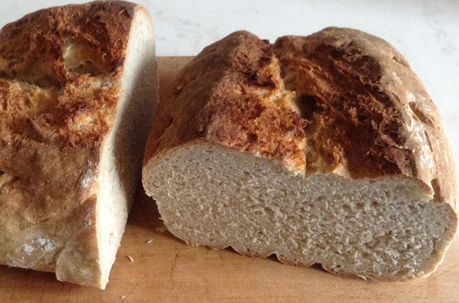 Oma backt ihr Brot selber: Weizenmischbrot mit Sauerteig (Roggen ...