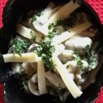 Pilz-Käse-Salat fertig in der schüssel