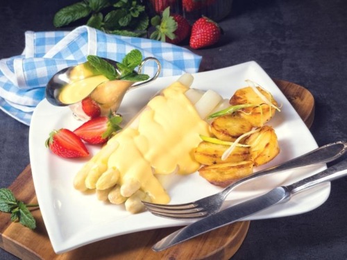 Omas weisser Spargel mit Sahne-Hollandaise 4 Spargel-sahne-hollandaise-sauce