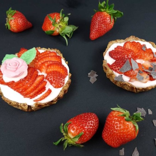 Tempting strawberry tartelettes with almond base 2 Erdbeer Tartelettes