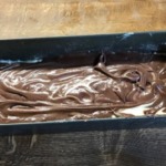 Omas saftiger Marmorkuchen in der Kastenform 4 Kuchen mit dem dunklen Teig