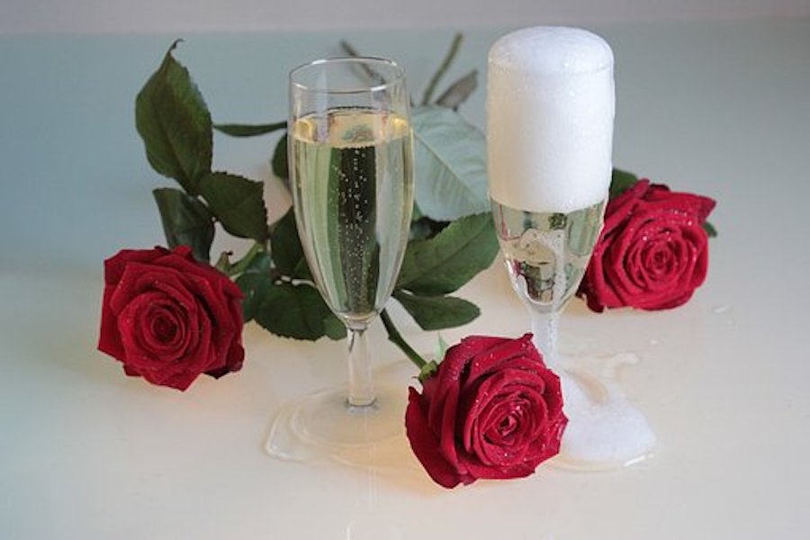 Ausgefallene Rosenbowle für deine Party 2