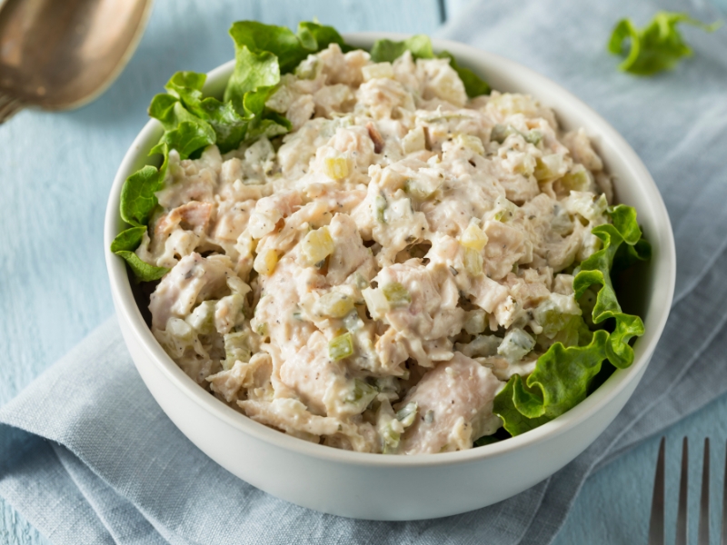 Omas klassischer Geflügelsalat mit Apfel - Oma Kocht