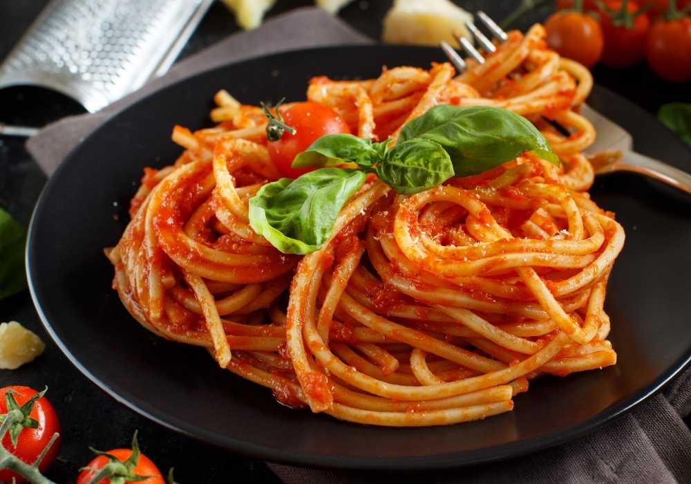 Spaghetti mit aromatischer Tomatensauce 1