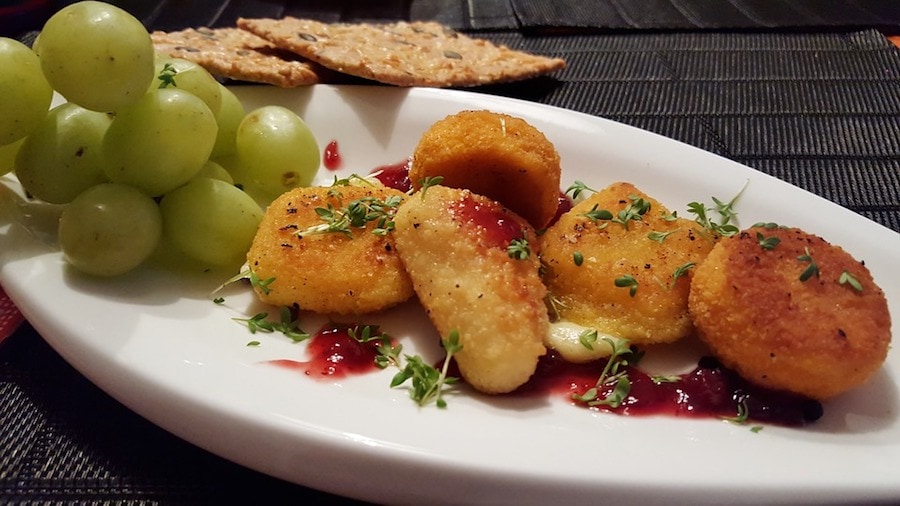 Gebackener Camembert angerichtet