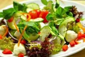 Gemischter Salat angerichtet
