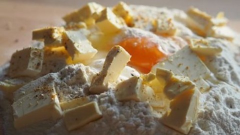 Omas saftige Streusel - für den Kuchenbelag 4 Teig Für Streusel vorbereiten