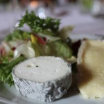 camembert mit Salat