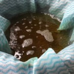 Quitten-Gelee nach Omas altem Rezept 6 Quittensaft auffangen im Tuch