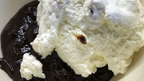 Omas leckeres Pflaumenkompott aus Trockenpflaumen 3 Mus aus Trockenpflaumen mit Sahne