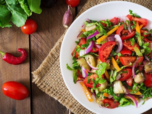 Paprika-salat-bunt-gurke