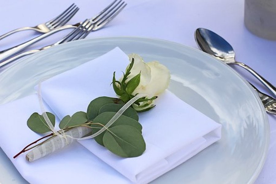 Rose auf dem Teller Romantik