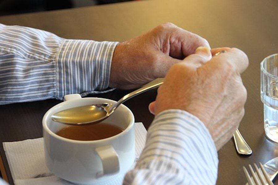 Rezept-Suche 136 Beeftea kräftige Suppe in der Tasse