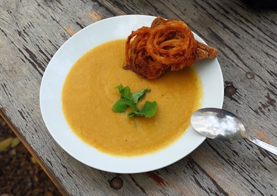 Omas fantastische Bärlauch-Zwiebel-Suppe 1