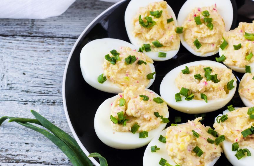 Gefüllte Eier klassisch nach Omas Rezept: mit Kräutern - Oma Kocht