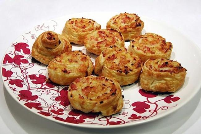 Party-Blätterteigrollen mit Tomaten 1