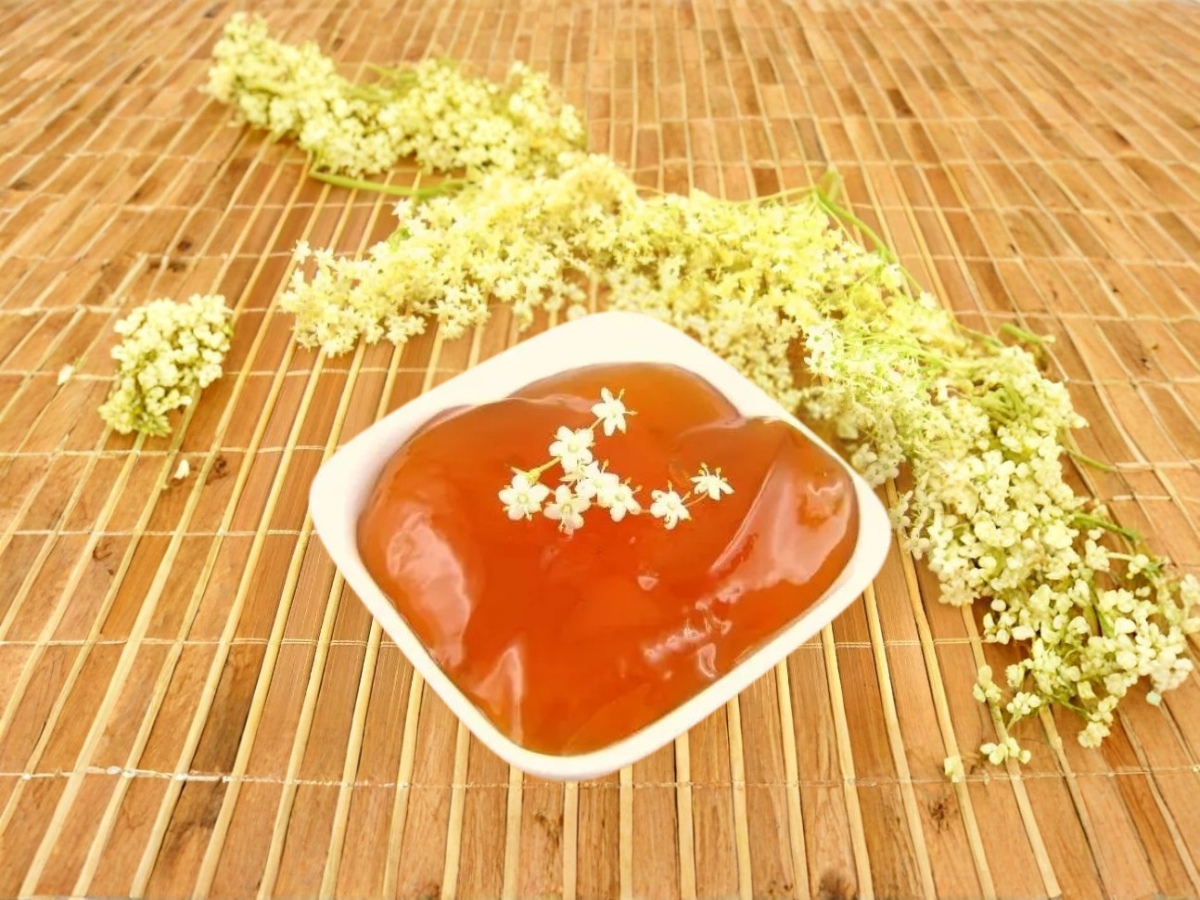 Omas Holunderblütengelee mit Apfelsaft oder Orangensaft