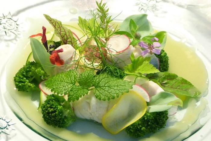 Rezept-Suche 79 Verschiedene Kräuter in der Schale