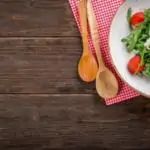Salat angerichtet auf dem Teller