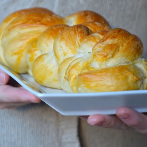 Omas Hefezopf mit Rosinen