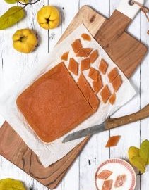 Hausgemachtes Quittenbrot 4 Quittenbrot-schneiden