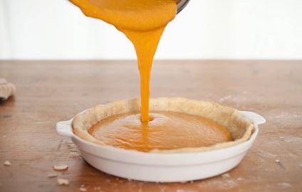 Mein saftiger Kürbiskuchen mit Mürbeteig 5 Kuerbiskuchen-fuellung-einfuellen-rezept