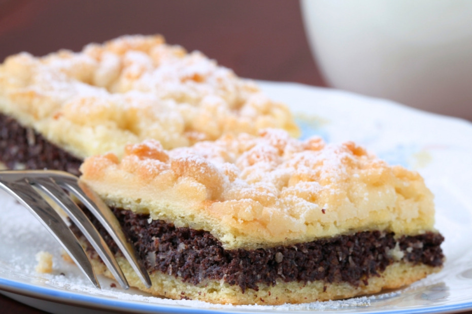 Mohnkuchen mit Streuseln und Pudding in Omas Rezept