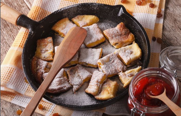 Unfassbar luftiger Kaiserschmarrn mit Zwetschgenkompott | Oma Kocht