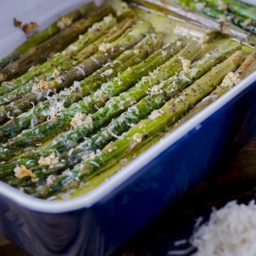 Mit Parmesan überbackener Spargel aus dem Ofen - Oma Kocht