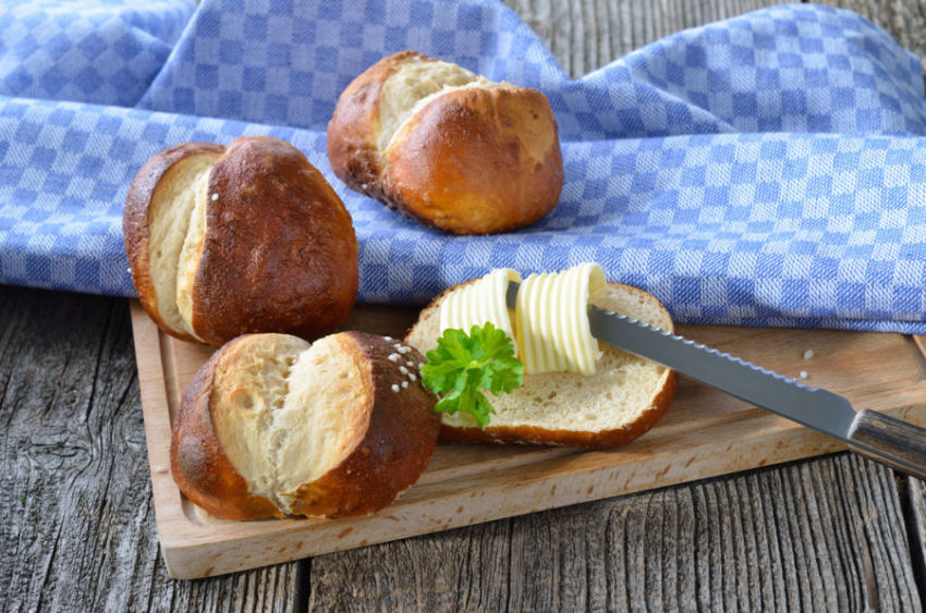 3 Laugenbrötchen Rezept - RezeptSammler