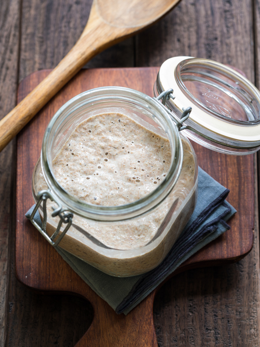 So Machst Du Einen Roggen Sauerteig Starter Omas Rezepte