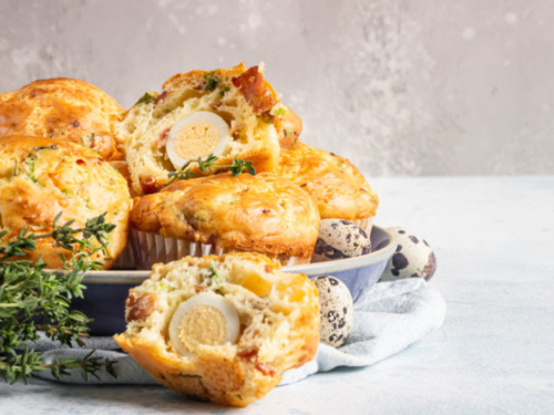 Omas herzhafte Ostermuffins mit Speck und Wachteleiern 3 Ostermuffins mit speck käse eiern