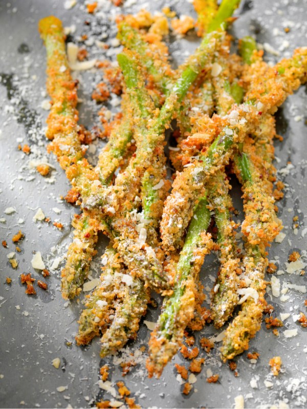 Mit Parmesan überbackener Spargel aus dem Ofen 1 parmesan-spargel-gebacken