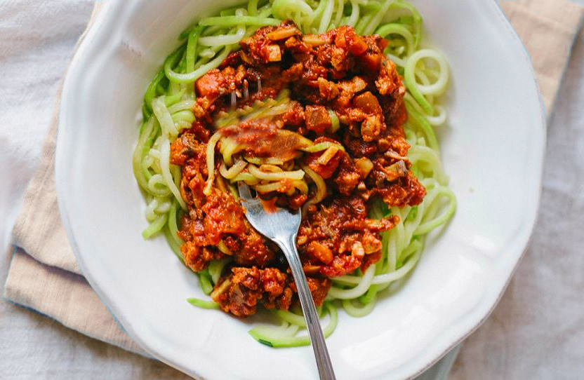 Zucchini-Spaghetti mit deftiger Pilz-Bolognese 1