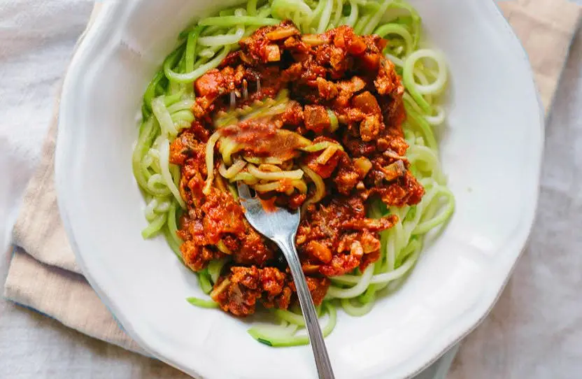 Zucchini-Spaghetti mit deftiger Pilz-Bolognese 2