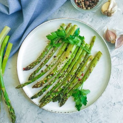 Gebratener grüner Spargel - unkompliziert &amp; lecker - Oma Kocht