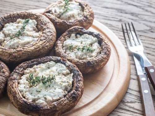 Gefüllte Champignons mit Frischkäse vom Grill 5 Champignons frischkäse-feta-grill